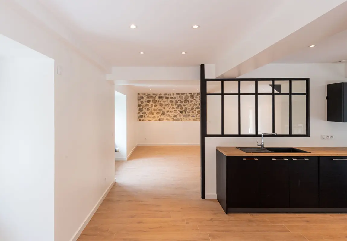 Peinture intérieure murs et plafonds d'un appartement par ADS Rénovation