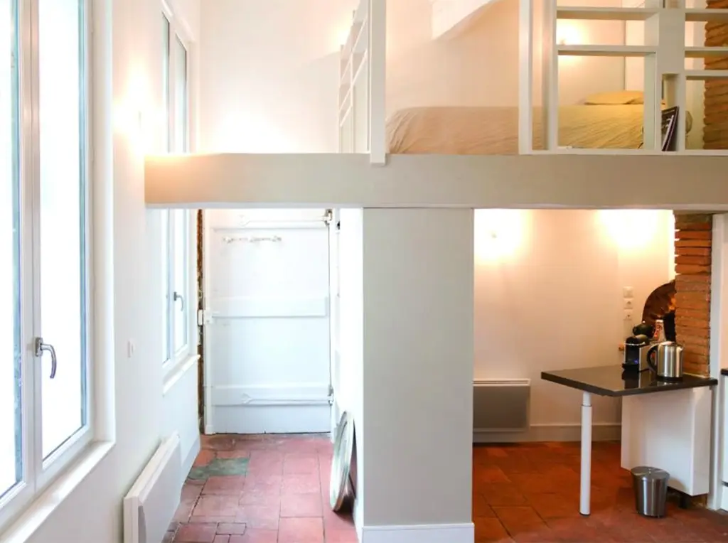 Vue d'ensemble de la mezzanine créée lors de la rénovation complète d'un appartement au Cannet par ADS Rénovation