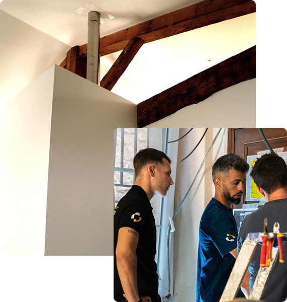 Équipe ADS Rénovation lors d'une rénovation de grange dans les Alpes-Maritimes — charpente apparente rénovée et artisans travaillant sur les installations électriques